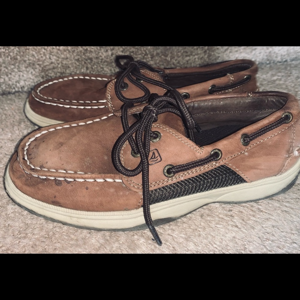 Boys sperrys